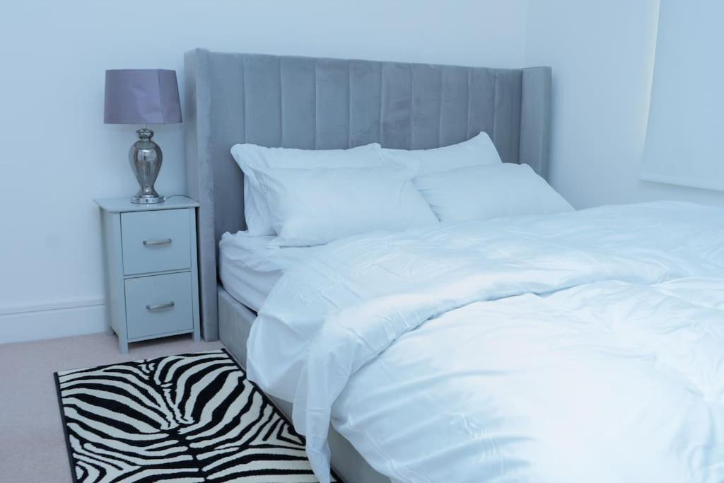 1 Bed Luxury Comfortable Apt ลอนดอน ภายนอก รูปภาพ