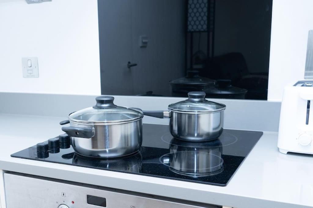 1 Bed Luxury Comfortable Apt ลอนดอน ภายนอก รูปภาพ